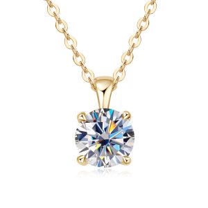 4-claw moissanite necklace